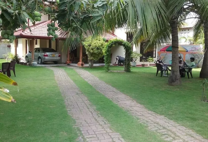 膳宿费 Sugandi Inn