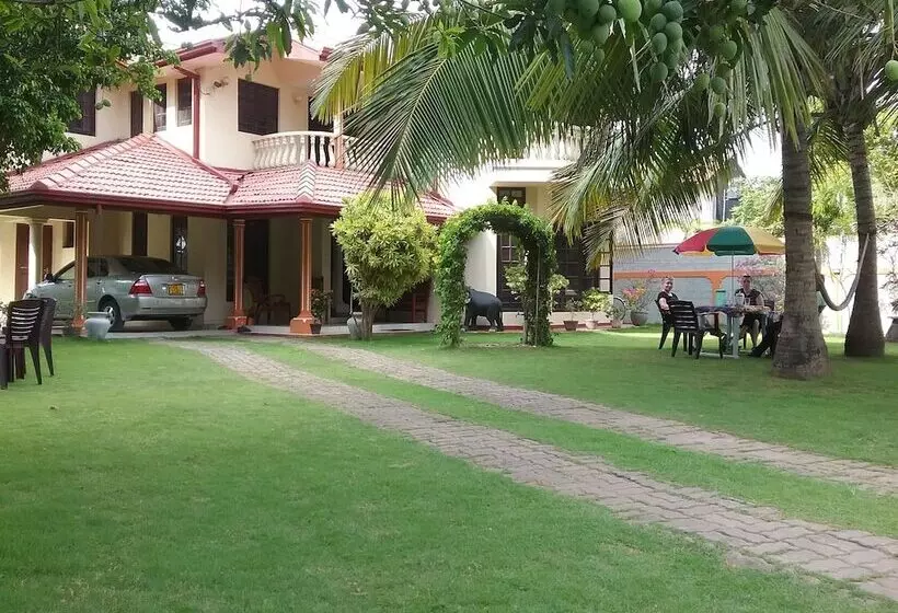 膳宿费 Sugandi Inn