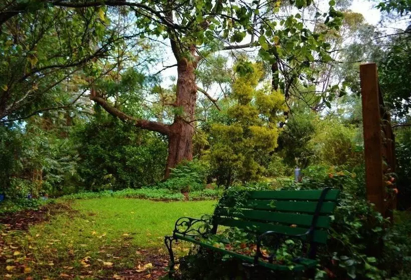 Black Cockatoo Lodge