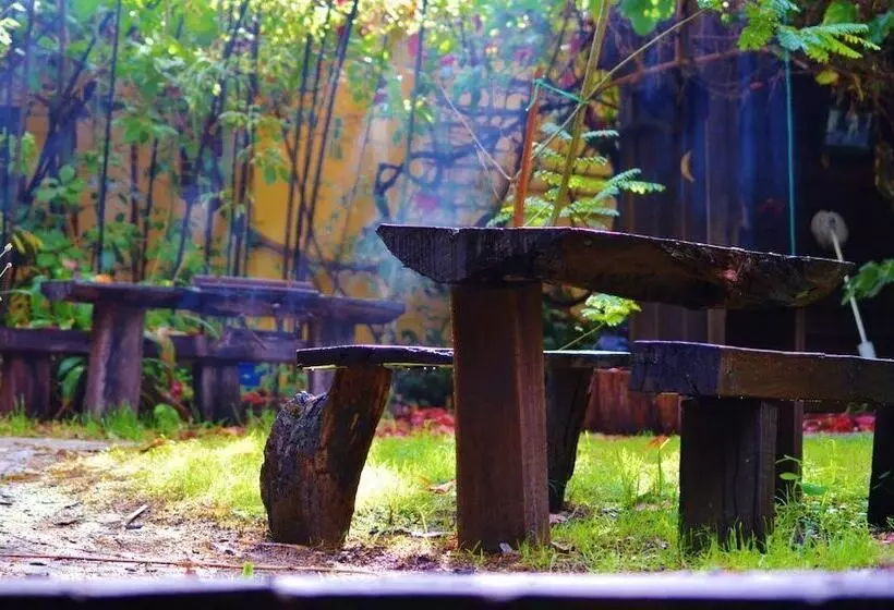 Black Cockatoo Lodge