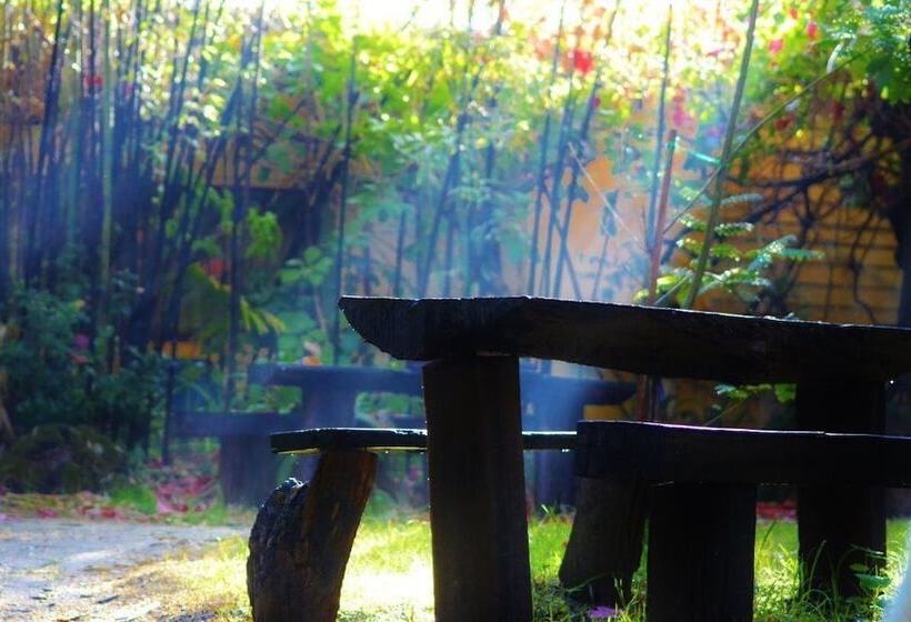 Black Cockatoo Lodge