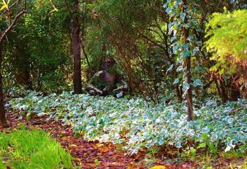 Black Cockatoo Lodge