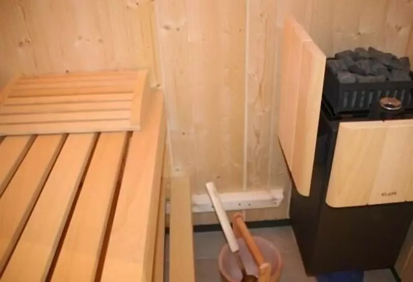 ベッドアンドブレックファースト Les Marronniers