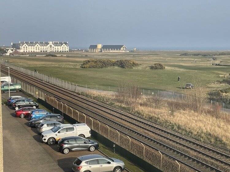 19th Hole Hotel, Carnoustie