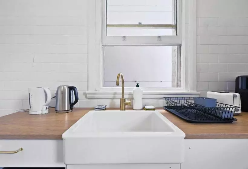 هتل Venus Harbourside   Female Only Hostel