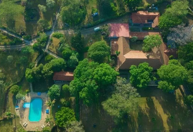 هتل Jacaranda Lake Elementaita Lodge