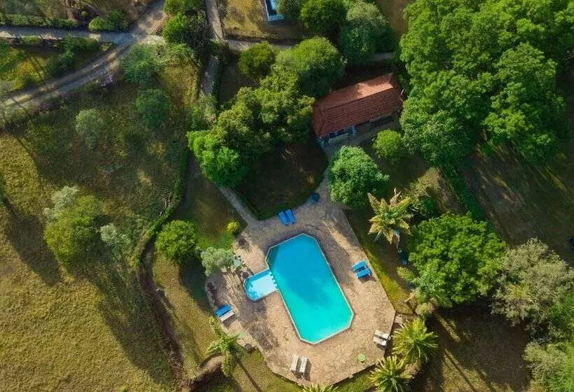 هتل Jacaranda Lake Elementaita Lodge