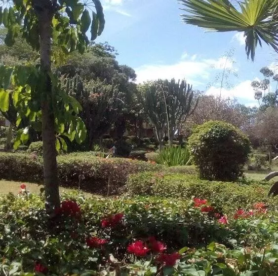 هتل Jacaranda Lake Elementaita Lodge