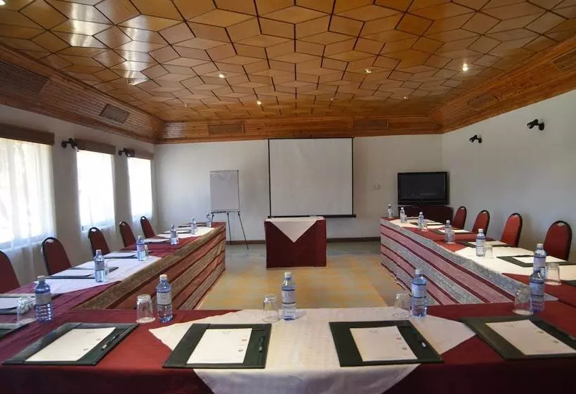 هتل Jacaranda Lake Elementaita Lodge