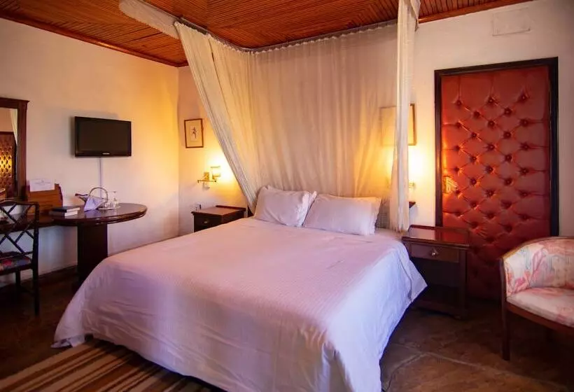 هتل Jacaranda Lake Elementaita Lodge