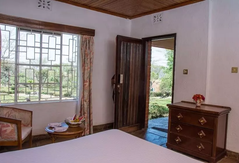 هتل Jacaranda Lake Elementaita Lodge