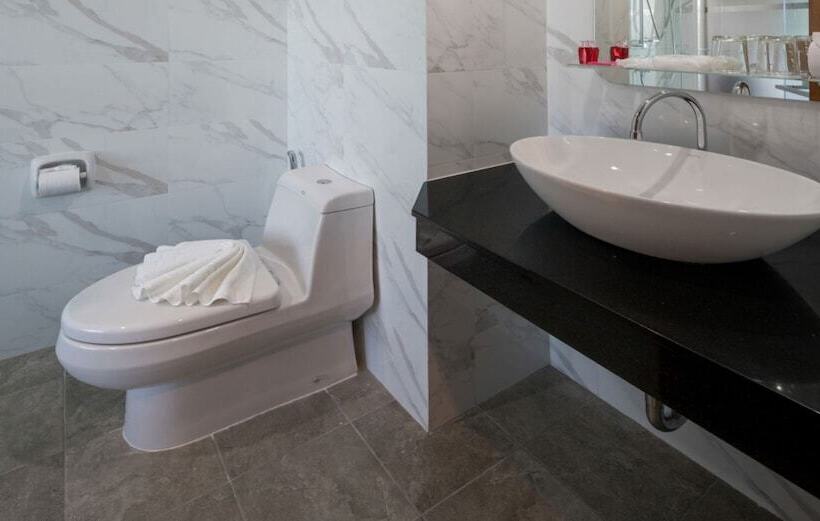 Отель Peace Blue Naiharn Naturist Resort Phuket