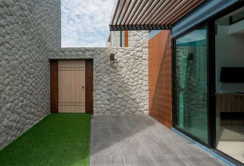 Отель Peace Blue Naiharn Naturist Resort Phuket