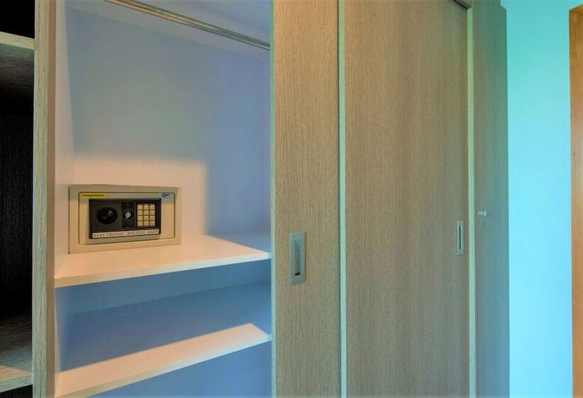 Отель Peace Blue Naiharn Naturist Resort Phuket