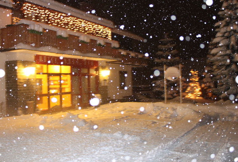 Отель Garni  Nova