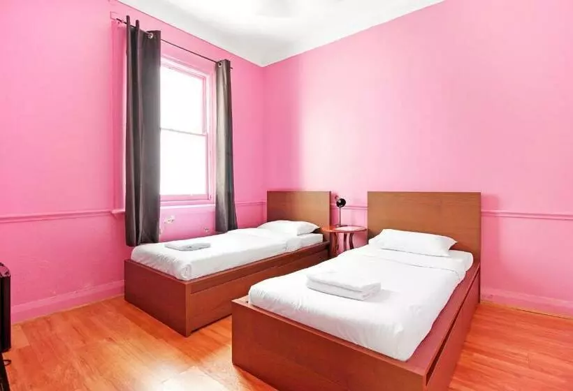 هتل Venus Harbourside   Female Only Hostel