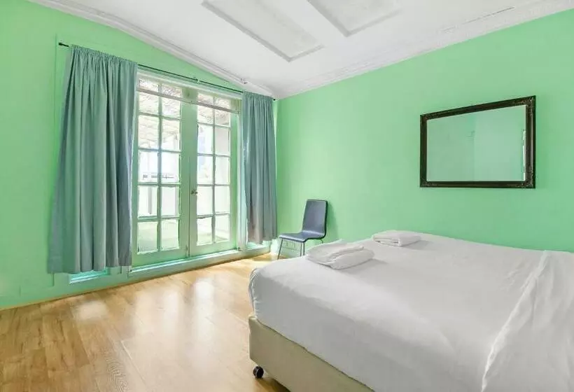 هتل Venus Harbourside   Female Only Hostel