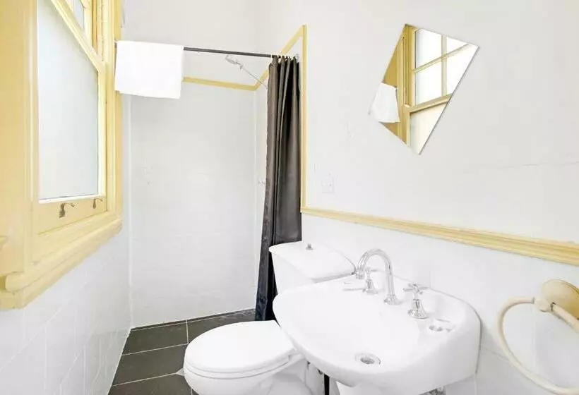 هتل Venus Harbourside   Female Only Hostel