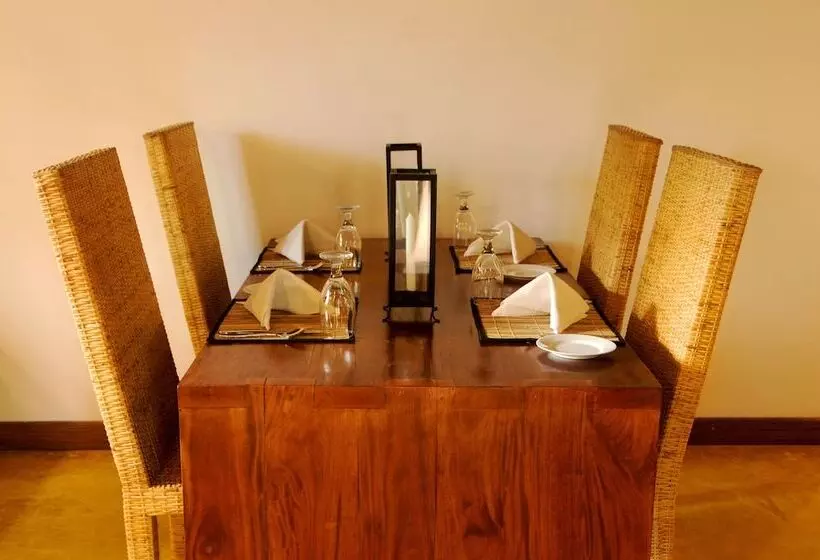 Отель Sigiriya Lodge Hostel