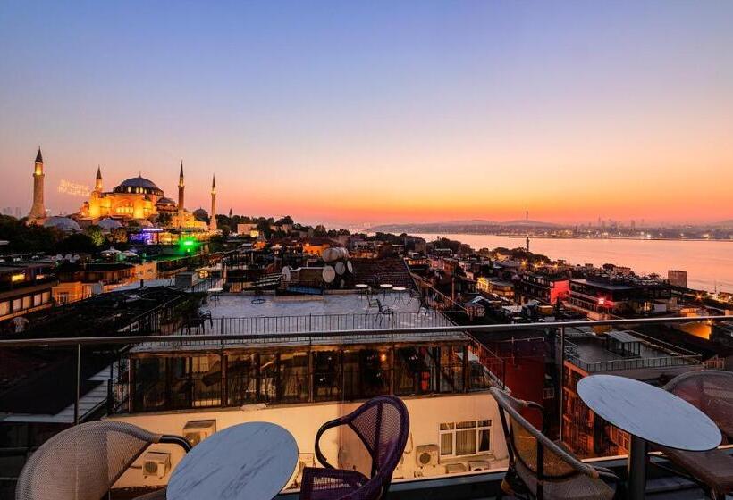 ホテル The Magnaura Palace