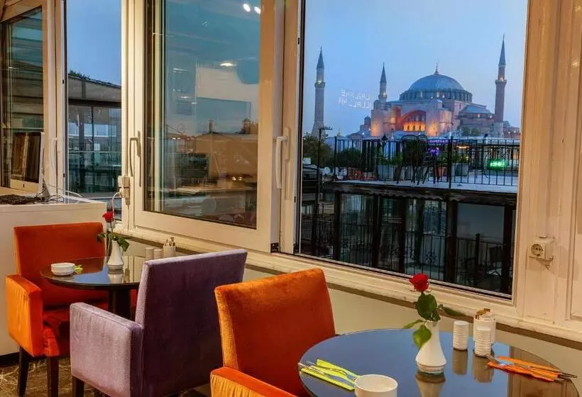 ホテル The Magnaura Palace