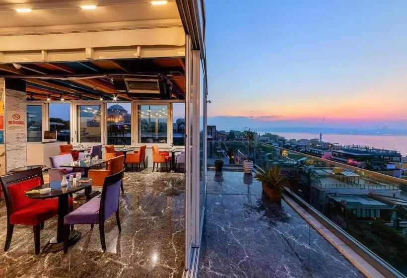 ホテル The Magnaura Palace