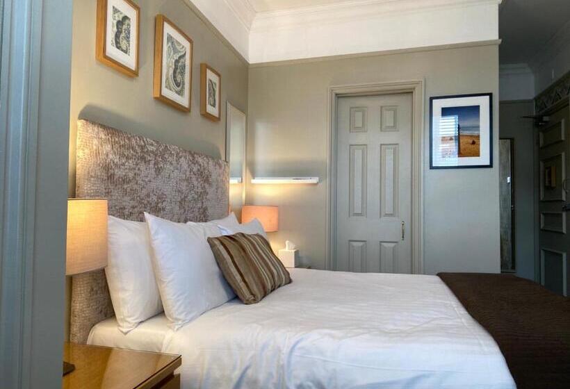 בית מלון כפרי Virginia Court