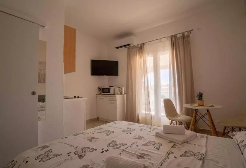Apartments & Rooms Petra
