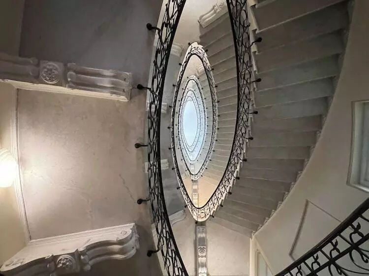 هتل Albergo Astro