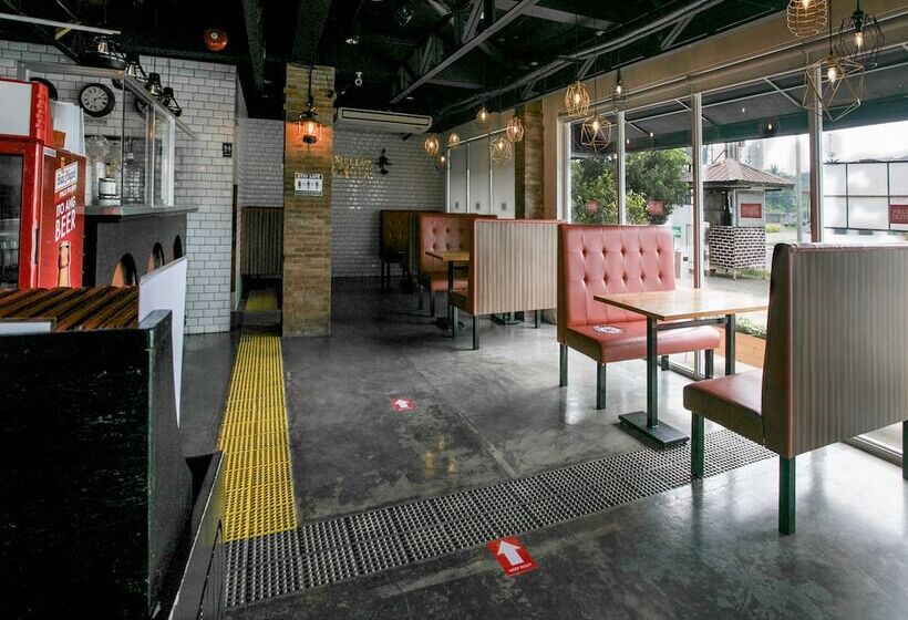 Отель Capital O 642 The Junction Tagaytay