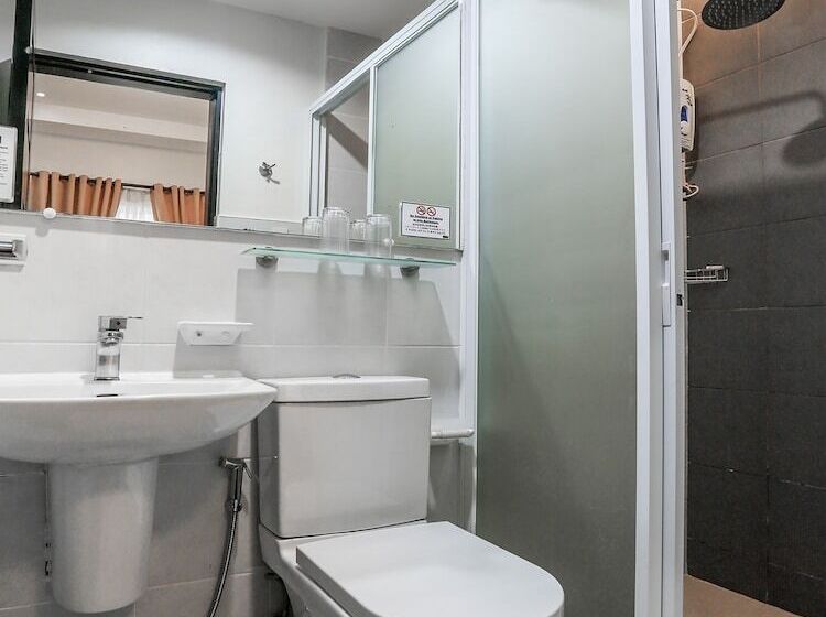 Отель Capital O 642 The Junction Tagaytay