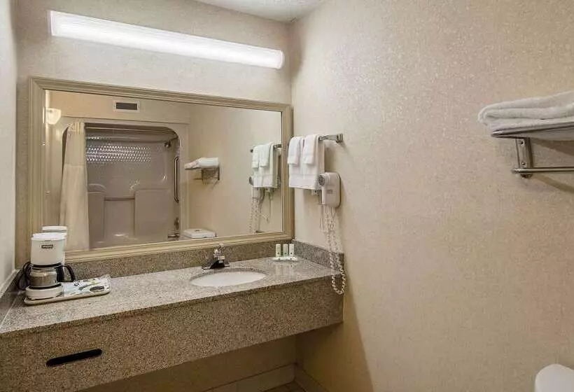 هتل Quality Inn