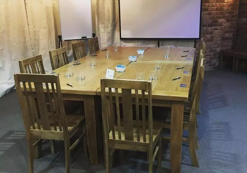 هتل Deer Park Motor Inn Armidale