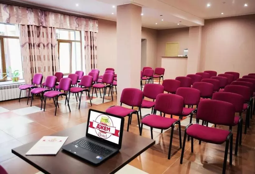 فندق Lviv Central Jam