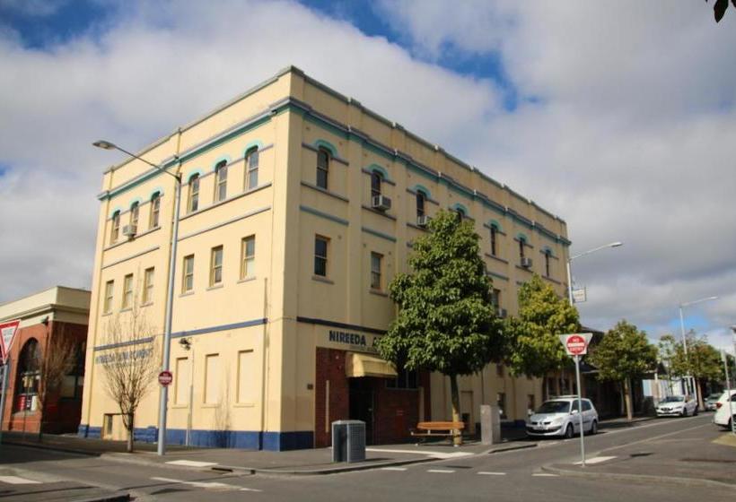 فندق Nireeda Apartments On Clare