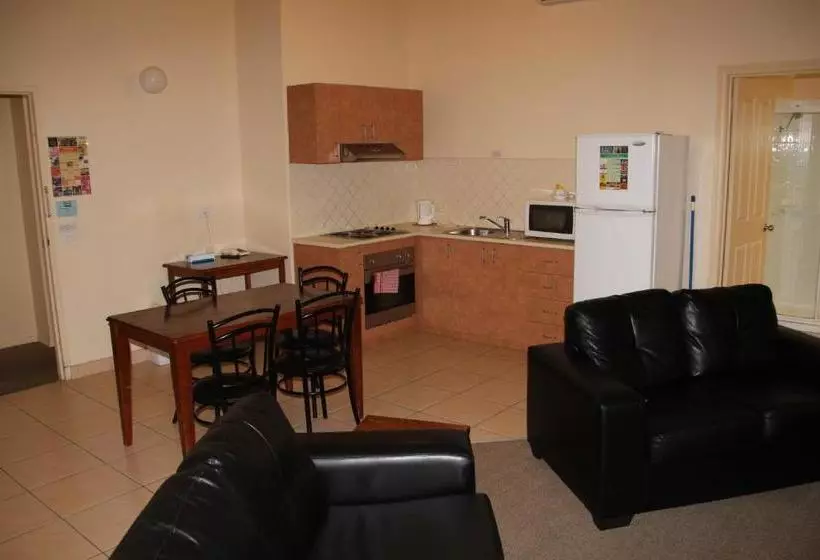 هتل Nireeda Apartments On Clare