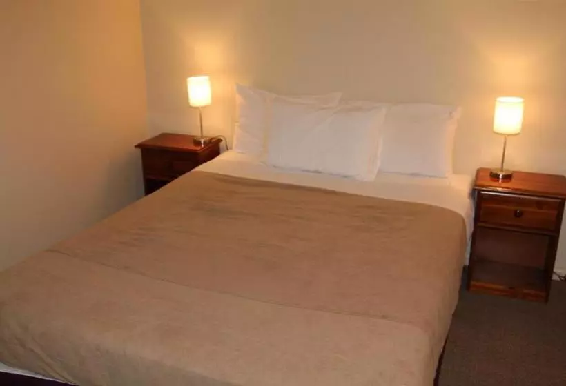 هتل Nireeda Apartments On Clare