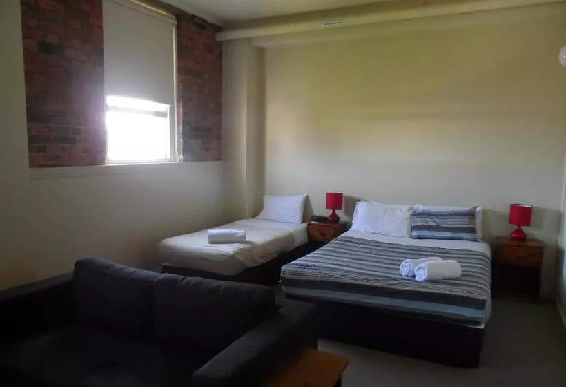 هتل Nireeda Apartments On Clare