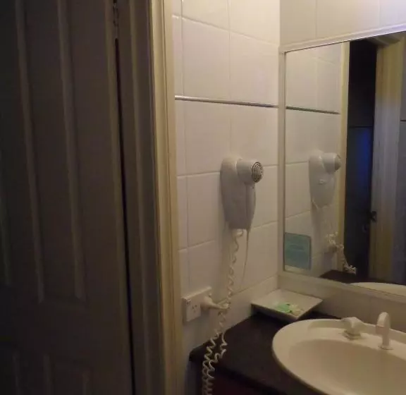 هتل Nireeda Apartments On Clare