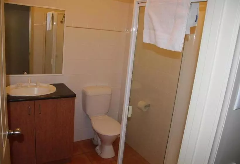 هتل Nireeda Apartments On Clare