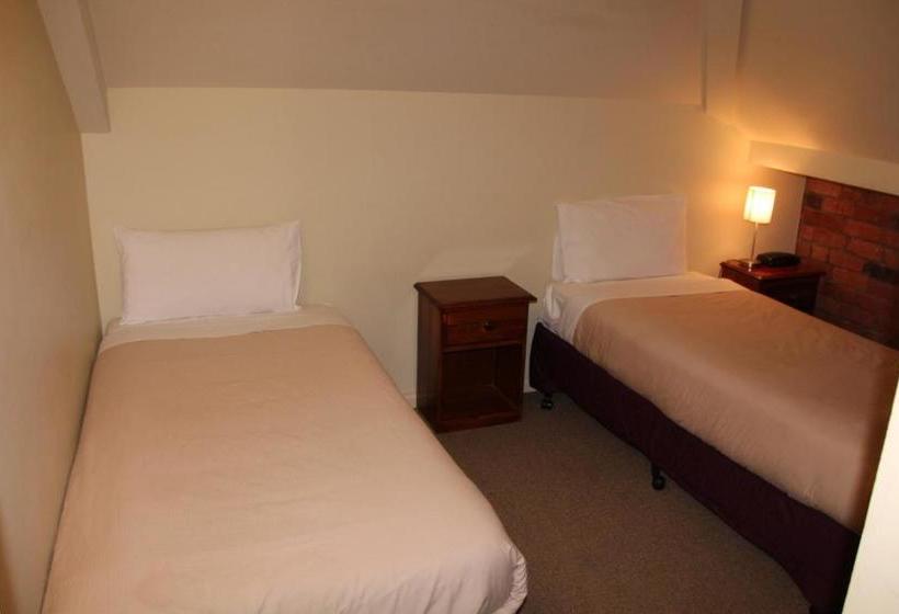 فندق Nireeda Apartments On Clare