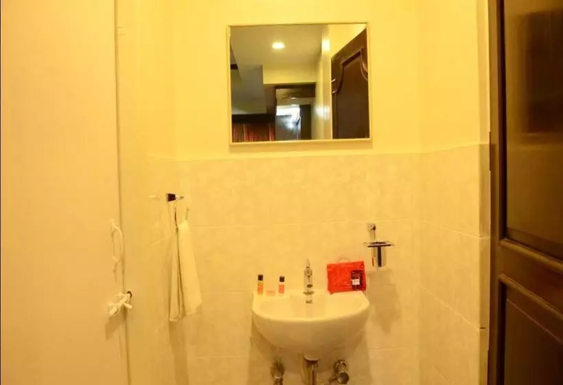 ホテル Oyo Rooms Near Laxminarayan Theatre Swargate