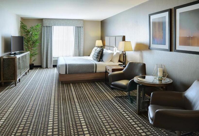 Отель Pomeroy Inn And Suites Vermilion