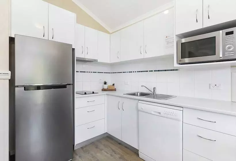 Отель Reflections Massy Greene   Holiday Park