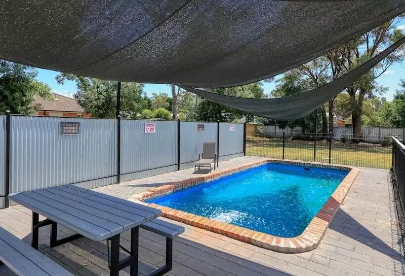 ホテル Rose City Motor Inn