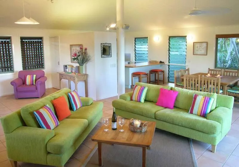 هتل The Retreat Beach Houses