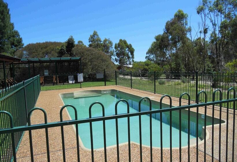 בית מלון כפרי Cabins On Halls