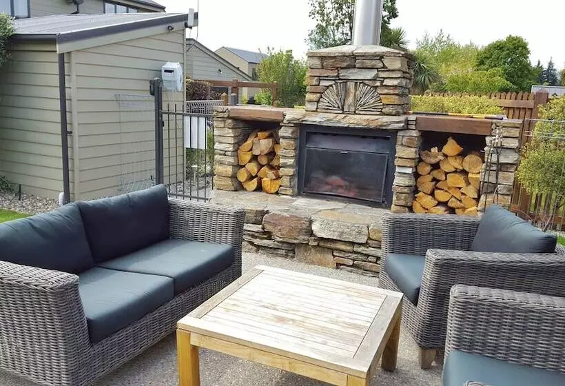 Отель Wanaka Luxury Apartments