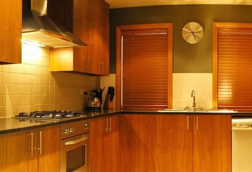 Отель Wanaka Luxury Apartments