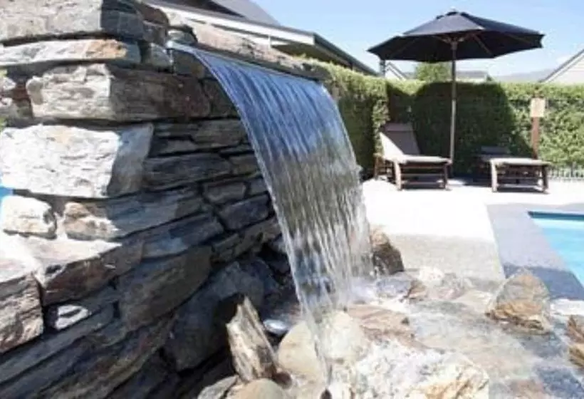 Отель Wanaka Luxury Apartments